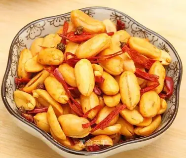 Spicy peanuts