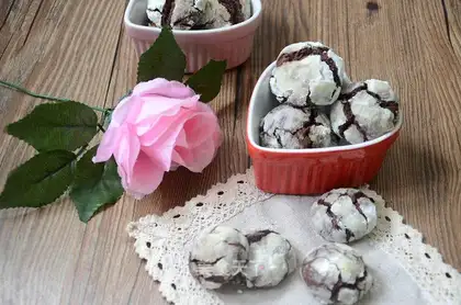 Chocolate cracker cookies