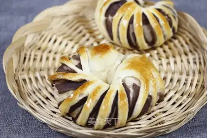 Bean roll bread
