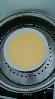 Steaming eggs