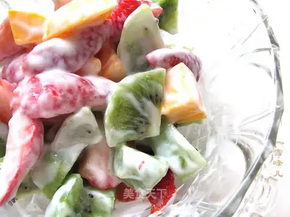 Simple yoghurt salad