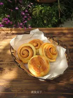 Cinnamon rolls