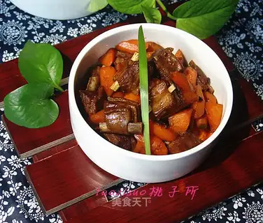 Spicy beans and lamb chops