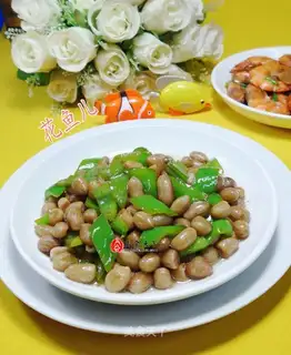 Pie pepper and peanut rice
