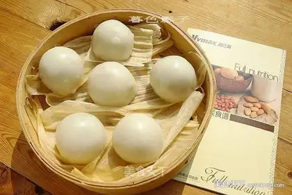 Sticky bean buns