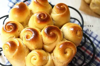 Milk and gold rolls
