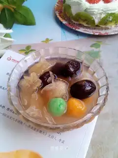 Silver ear soup with red dates