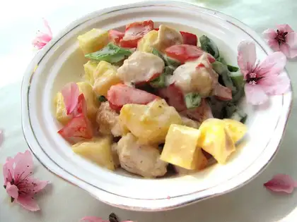 Vegetable salad and sandwiches