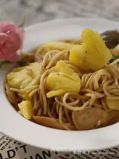 Pineapple chicken fried pasta