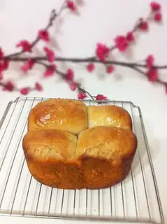 ♪ ♪ Bread of purple and blue ♪