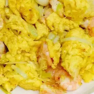 Shrimp and yellow fried eggs