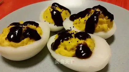 Black pepper juice devil eggs