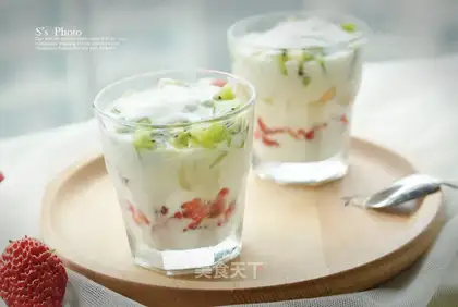Homemade fruit yogurt