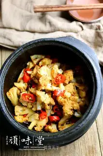 A pot of casserole