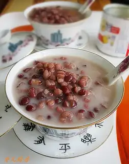 Smelting red bean rice soup