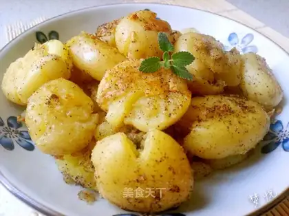 Garlic pepper salt, potatoes