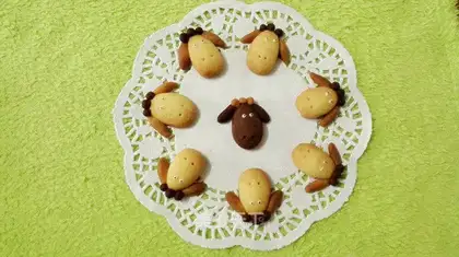 A lamb cookie