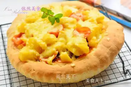 Chishima pineapple pizza