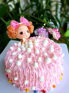 Smiling doll birthday cake
