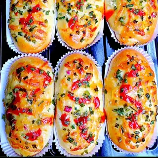 Intestine cheese onion bread