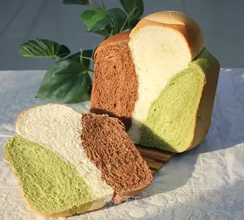 Three-colour bread