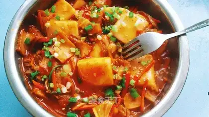 Hot fried rice cake
