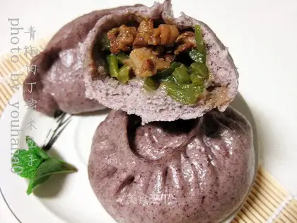 Pyramid meat buns