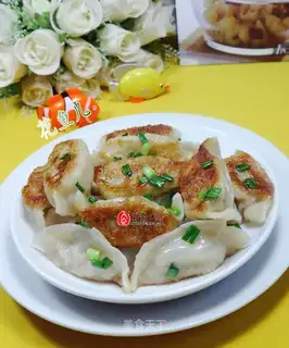Squeeze pork pot sticker
