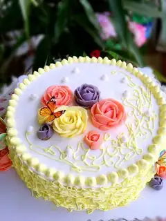Little fresh flower cake