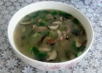 Sour sauerkraut mushroom soup