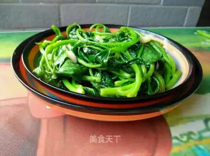 Garlic melon leaves