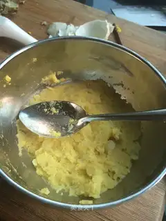 Mashed milk and eggs and potatoes