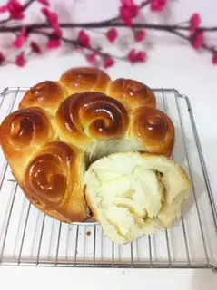 Rose bread