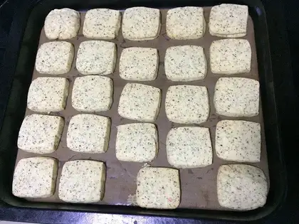 Red tea cake