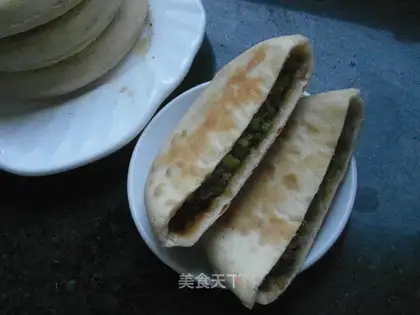 Pork and garlic pie