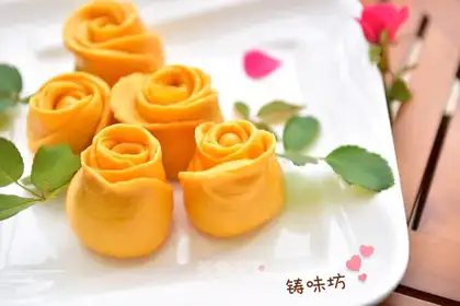 Pumpkin rose buns