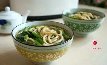 Spinach hot noodles