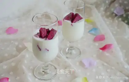 Flamingo yogurt cup