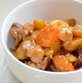 Red chicken and potatoes