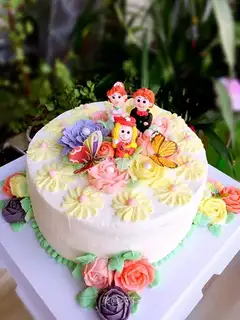 A family of three happy cakes