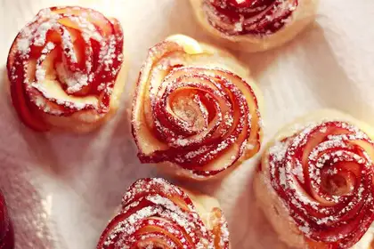 Rose apple pie