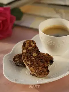 A raisin peanut cake