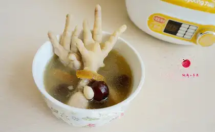 Pumpkin's chicken claw soup