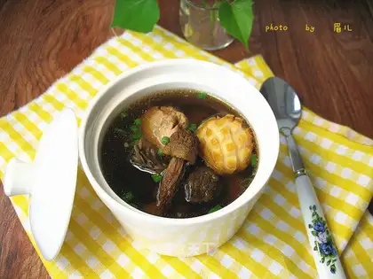 Qi-su-bone, abalone soup