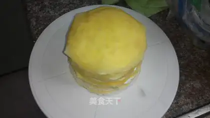 Thousands of floor fruit cakes (6 inches)