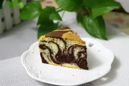 Double-coloured twilight cake