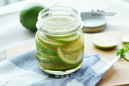 Lemon honey water