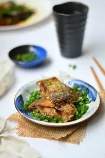 Onion roasted fish