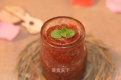 Homemade strawberry sauce