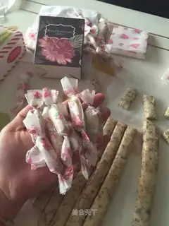 Rose peanuts with sugar